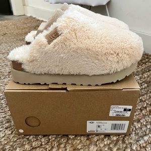 Ugg Fuzz Sugar Slide Slippers NWT Size 6